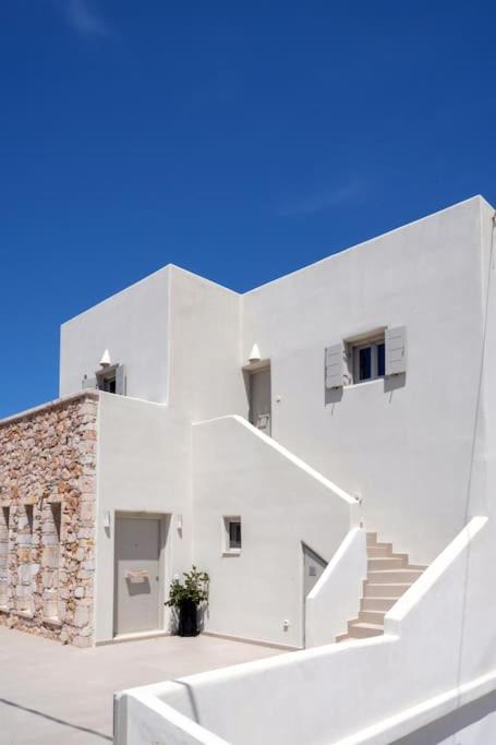 In The Heart Of Fira & Free Pool - Nychteri Suite Exteriör bild