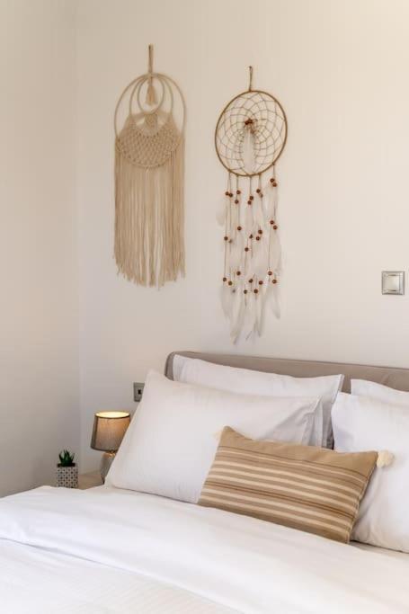 In The Heart Of Fira & Free Pool - Nychteri Suite Exteriör bild