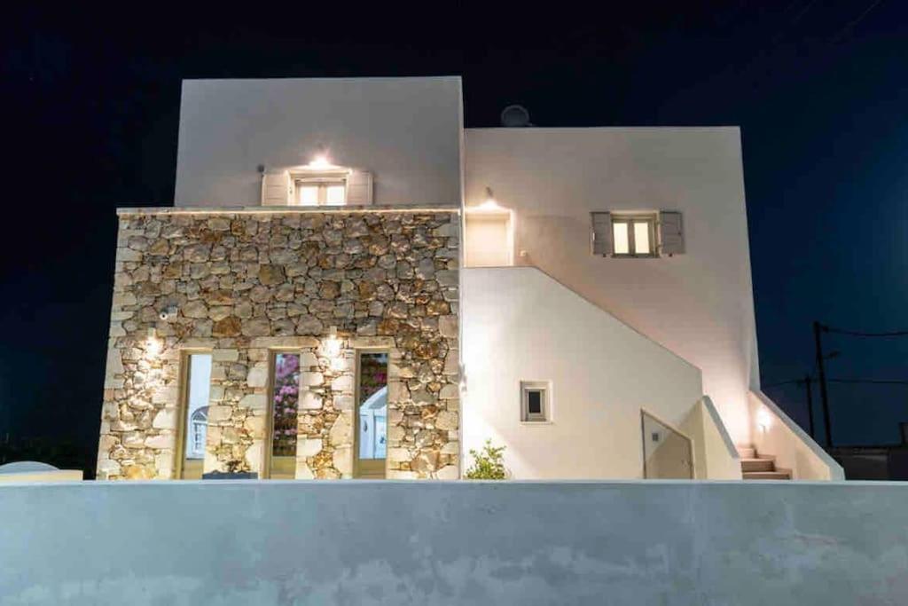 In The Heart Of Fira & Free Pool - Nychteri Suite Exteriör bild
