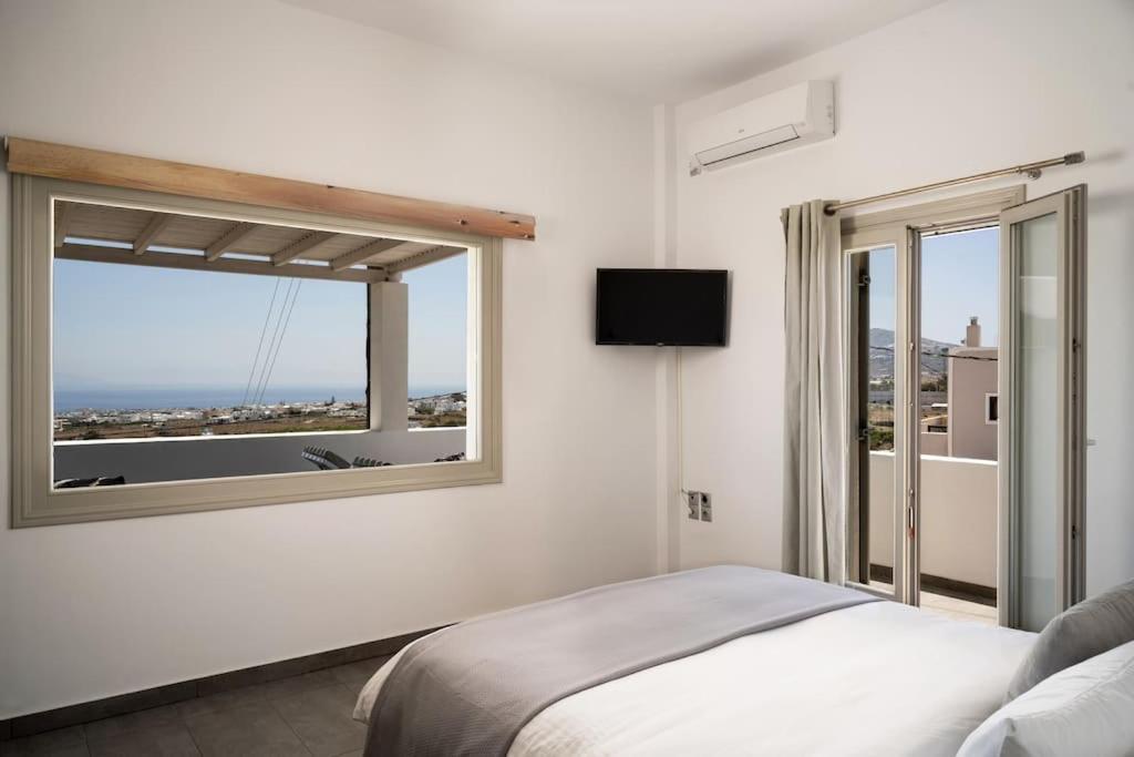 In The Heart Of Fira & Free Pool - Nychteri Suite Exteriör bild