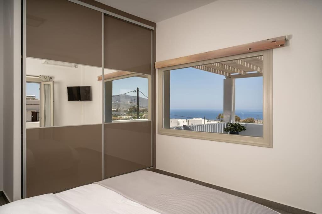 In The Heart Of Fira & Free Pool - Nychteri Suite Exteriör bild