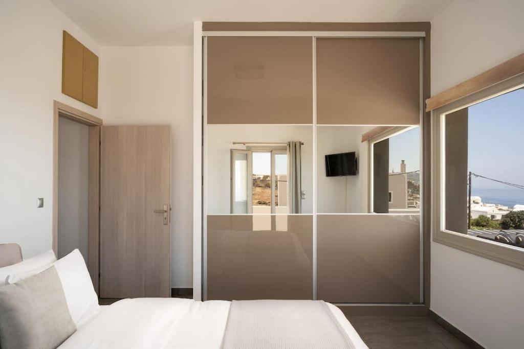 In The Heart Of Fira & Free Pool - Nychteri Suite Exteriör bild