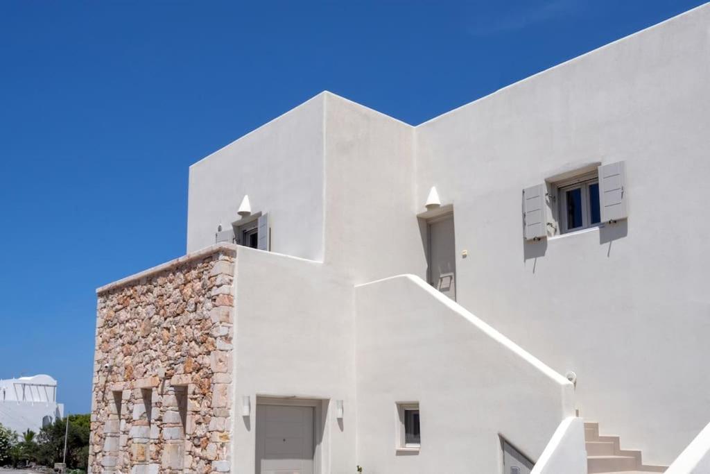 In The Heart Of Fira & Free Pool - Nychteri Suite Exteriör bild