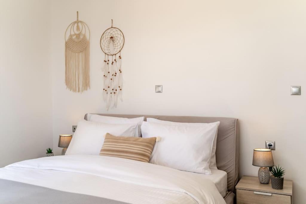 In The Heart Of Fira & Free Pool - Nychteri Suite Exteriör bild