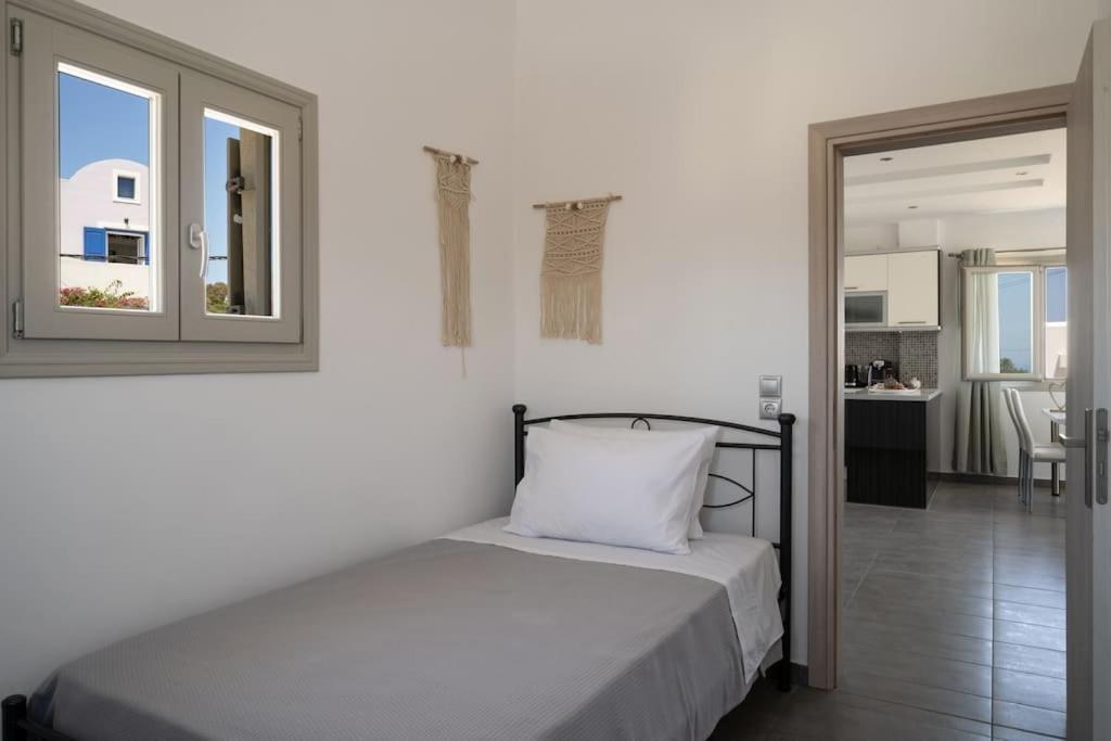 In The Heart Of Fira & Free Pool - Nychteri Suite Exteriör bild