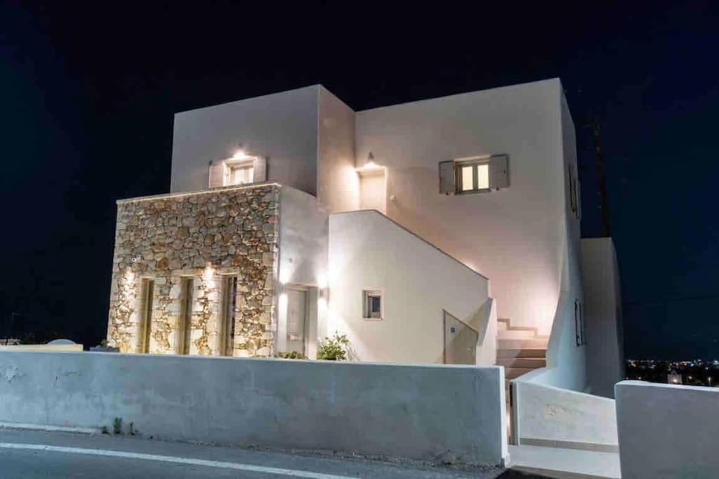 In The Heart Of Fira & Free Pool - Nychteri Suite Exteriör bild