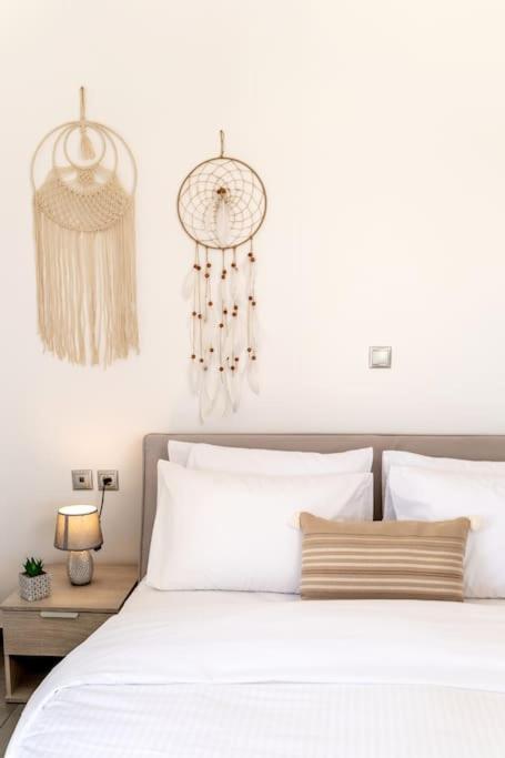 In The Heart Of Fira & Free Pool - Nychteri Suite Exteriör bild