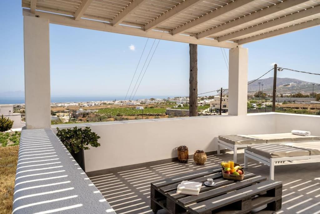 In The Heart Of Fira & Free Pool - Nychteri Suite Exteriör bild