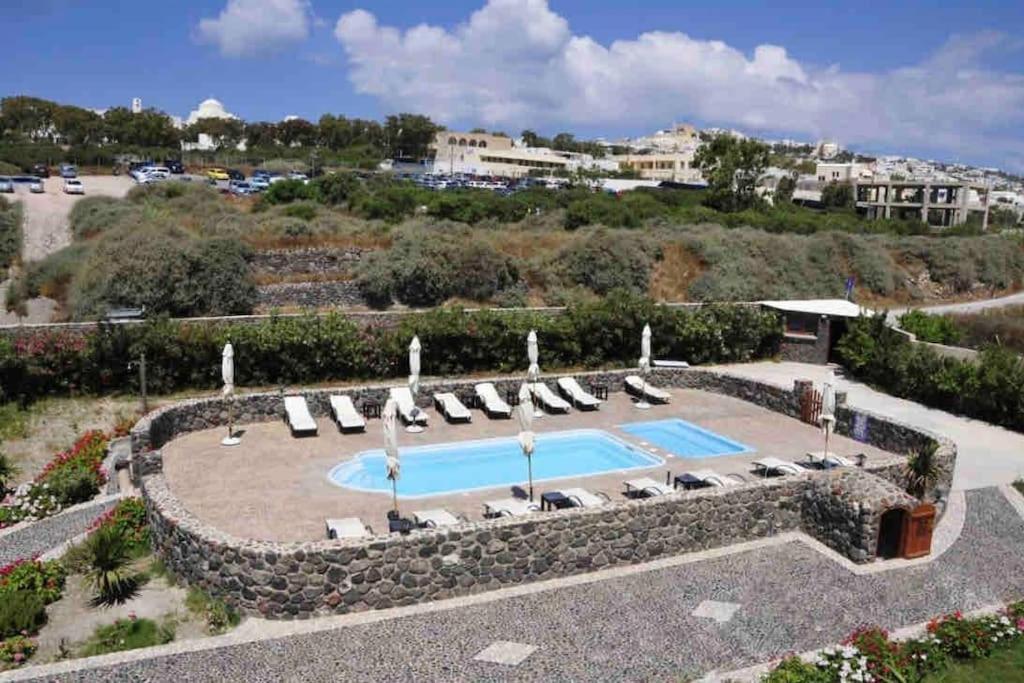 In The Heart Of Fira & Free Pool - Nychteri Suite Exteriör bild