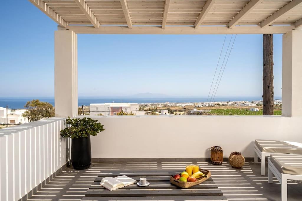 In The Heart Of Fira & Free Pool - Nychteri Suite Exteriör bild