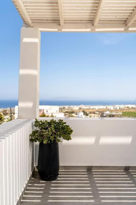In The Heart Of Fira & Free Pool - Nychteri Suite Exteriör bild