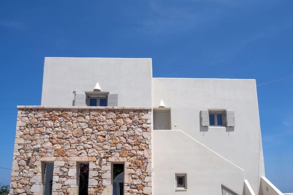 In The Heart Of Fira & Free Pool - Nychteri Suite Exteriör bild